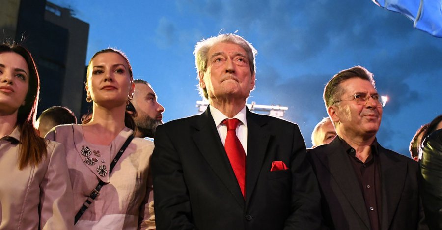 'DASH heq kufizime ndaj Berishës, njërit prej kundërshtarëve më të zëshëm të George Soros në Evropën Lindore'