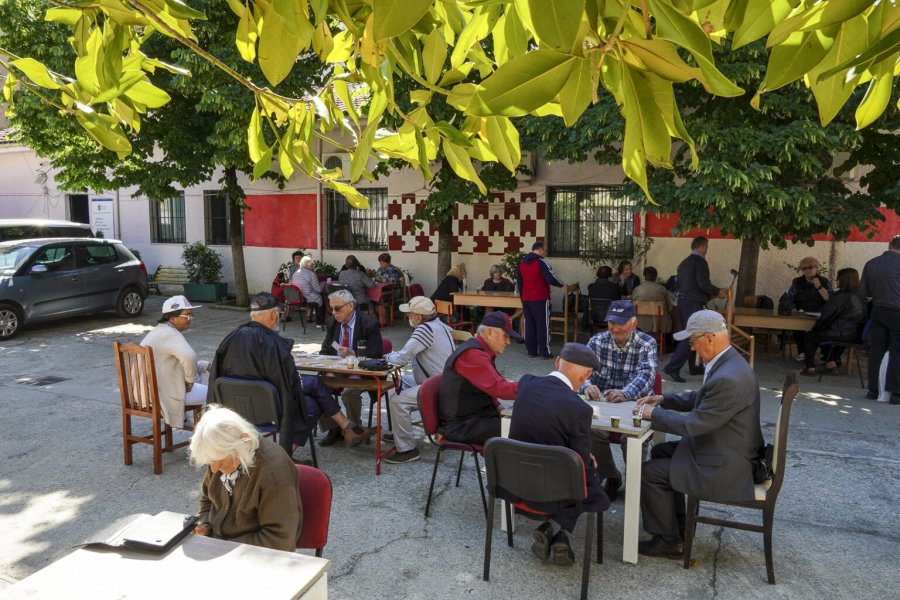  Këto ilaçe t i bëjnë këmbët si balerinë   si përballen të moshuarit me dezinformimin 