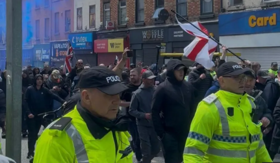 Tetë të arrestuar gjatë marshimit kundër emigracionit në Liverpool