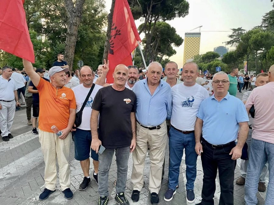 Shehu falenderon demokratët e Gjirokastrës  Ditën të zgjedhin anën e së vërtetës  dinjitetit  të drejtës