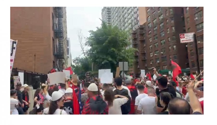 Protestë masive në New York  shqiptarët kërkojnë dorëheqjen e Edi Ramës