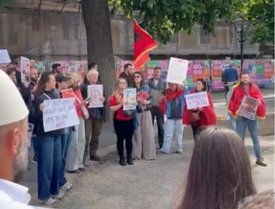 Protestë në Hagë: Rama jep dorëheqjen