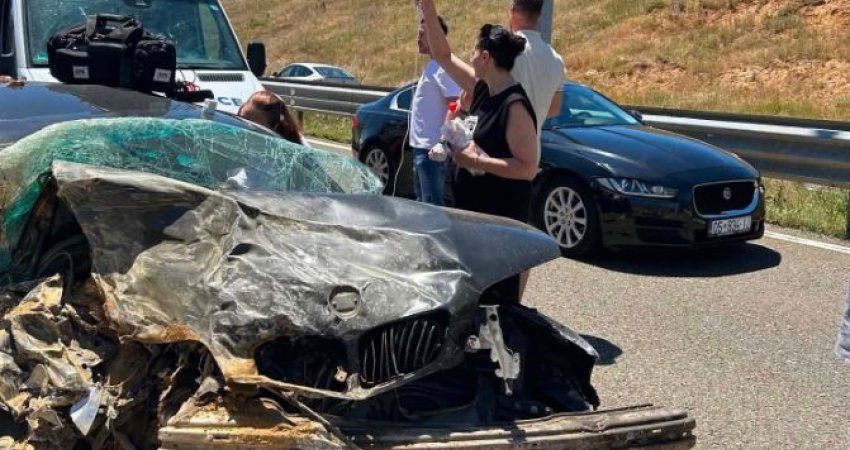 Humbi bashkëshorten në aksidentin në autostradë, kjo është gjendja e burrit të lënduar
