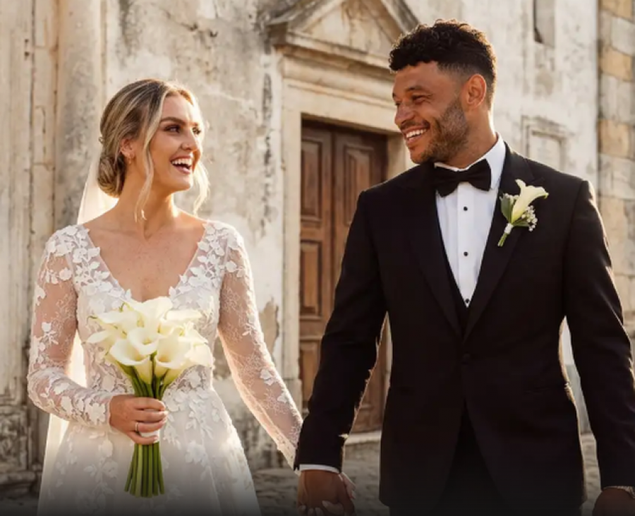 Këngëtarja Perrie Edwards kurorëzon dashurinë me futbollistin e njohur