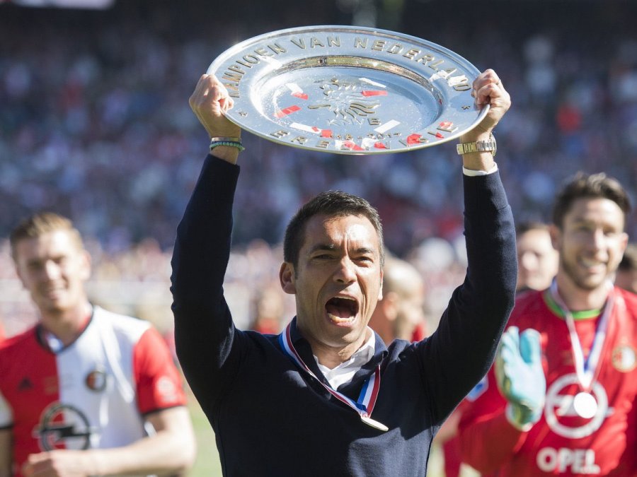 Feyenoordi zgjedh trajnerin e ri, Van Bronckhorst rikthehet në pankinën e klubit