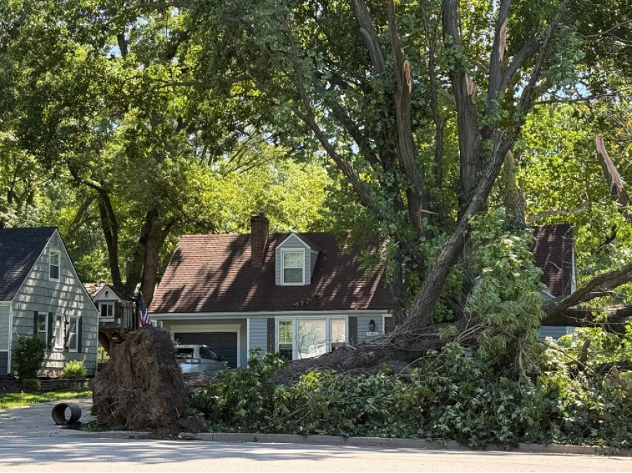 Alarm në kampin e Anglisë, lojtarët në izolim për një orë për shkak të tornados
