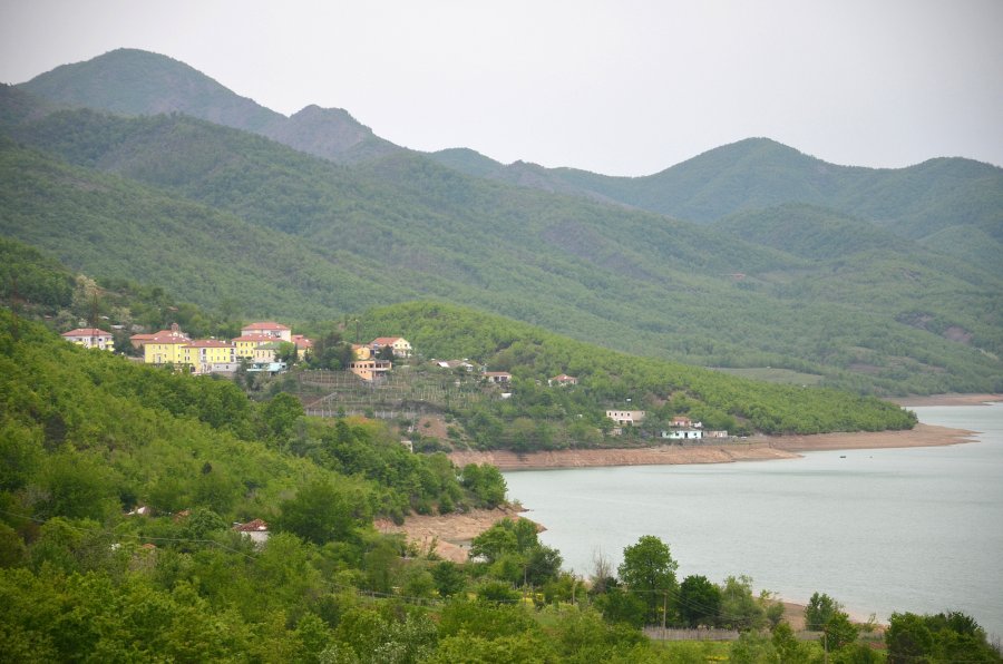 U fut për t’u larë, i riu mbytet në liqenin e Ulzës