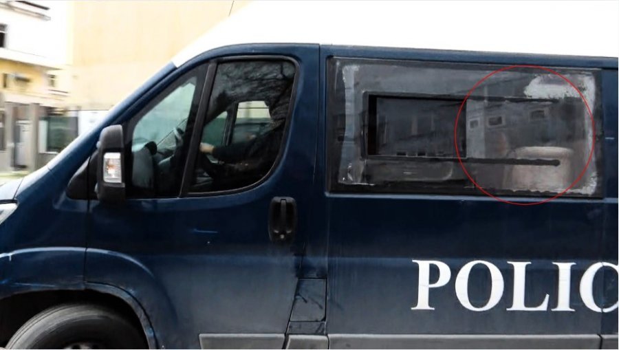  I dha telefonin Veliajt gjatë shoqërimit në burgun e Durrësit, lirohet polici i burgjeve 