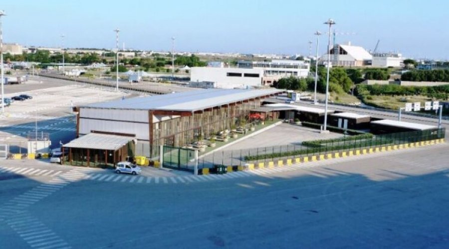 I dënuar me 7 vite burg  kapet në portin e Brindisit shqiptari i shumëkërkuar