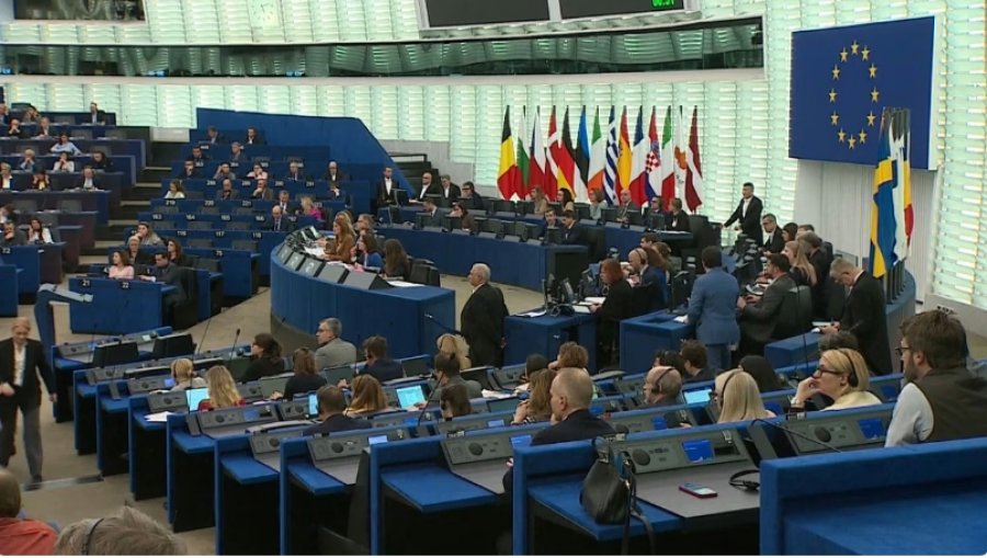 Parlamenti Europian voton për heqjen e imunitetit të deputetit italian