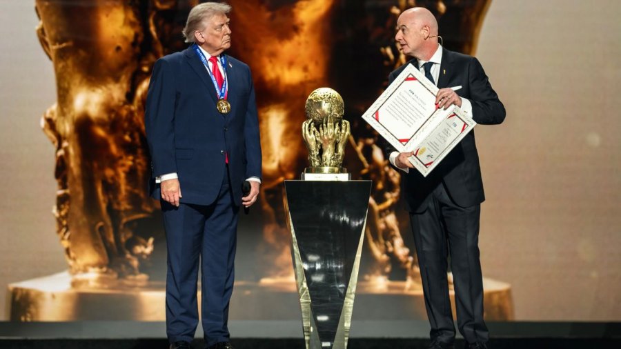 Trump do të ngrejë trofeun e Botërorit me fituesin, priten polemika të reja
