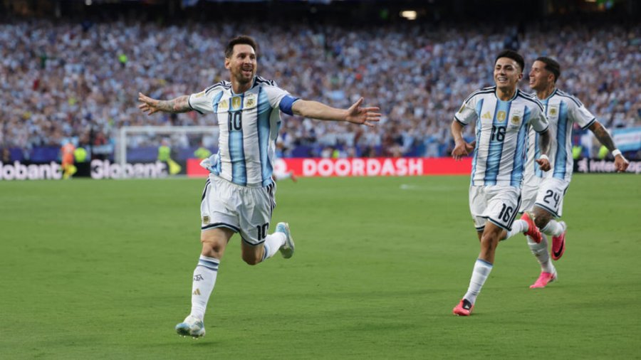 Messi hyn në histori me tri rekorde në Botëror  legjenda nuk ndalet