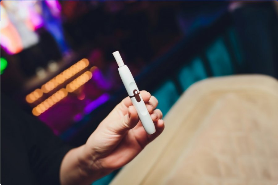 Pse gjithnjë e më shumë të rinj po përdorin cigare elektronike?