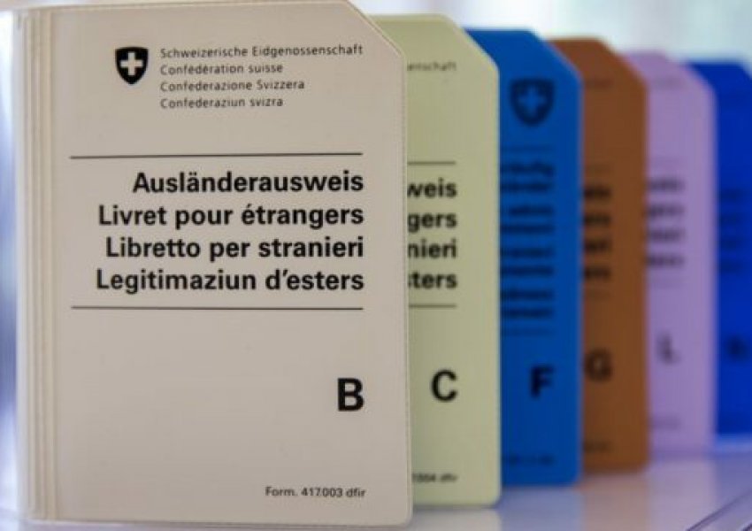 Parlamenti zviceran mbështet verifikimin e të dhënave kriminale për lejet e qëndrimit për të huajt