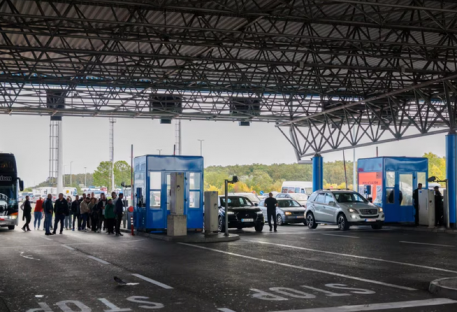 Radhë të gjata dhe fluturime të humbura  BE ja paralajmëron lehtësime në kufij gjatë verës