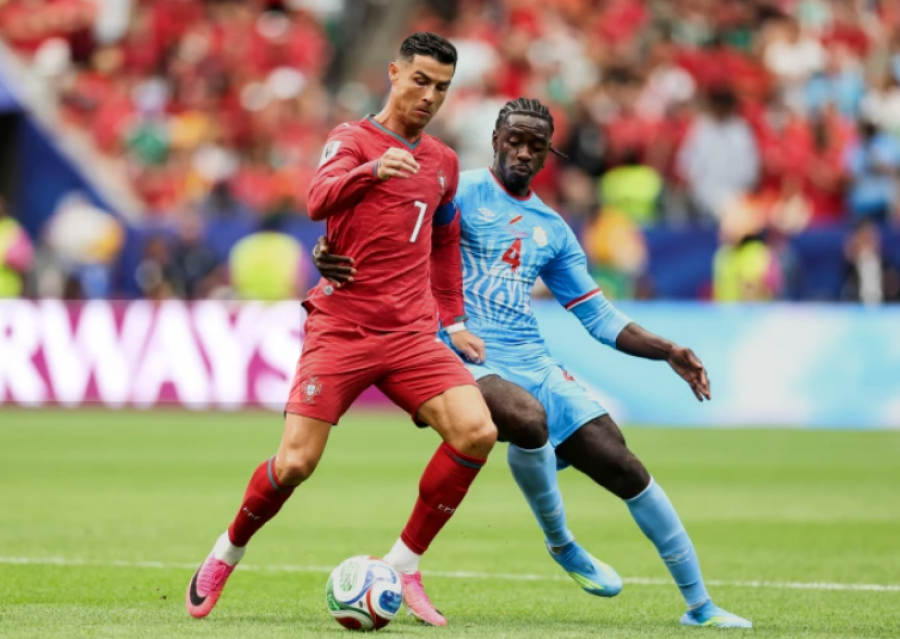 Ronaldo në qendër të kritikave, reagojnë tifozët: Trajneri ka frikë ta zëvendësojë