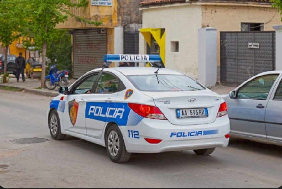 Akuzohet si pjesë e grupit kriminal të Luçiano Koçekut, vetëdorëzohet Erion Rama