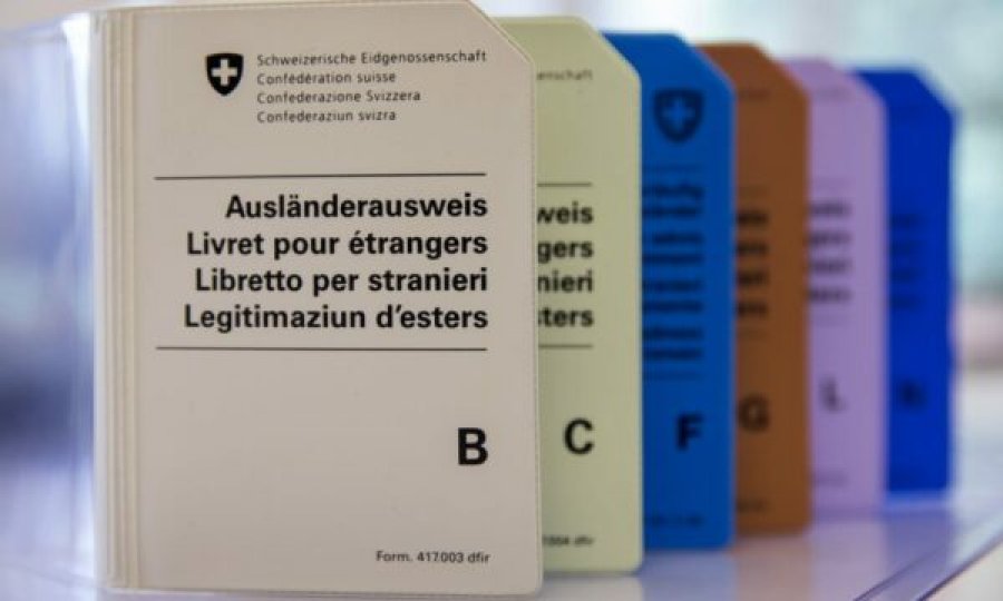 Parlamenti zviceran mbështet verifikimin e të dhënave kriminale për lejet e qëndrimit për të huajt