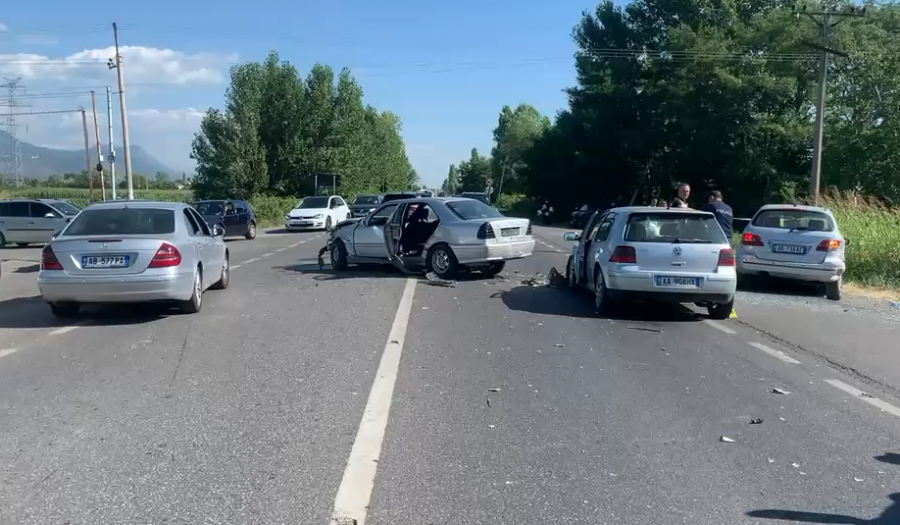 Aksident i 3 fishtë në autostradën Lezhë Milot  plagosen tre persona