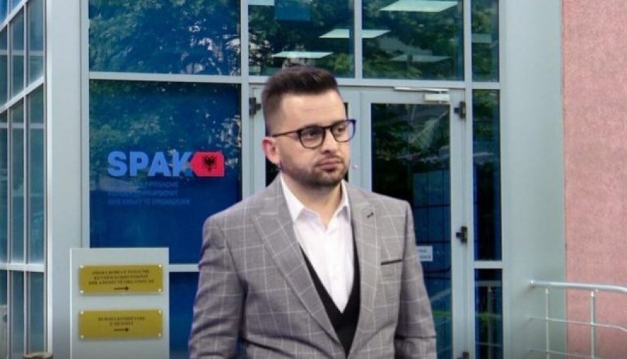 'Shkelje në tendera publikë'/ SPAK dërgon për gjykim Erion Isain dhe 11 zyrtarë të Bashkisë Kolonjë