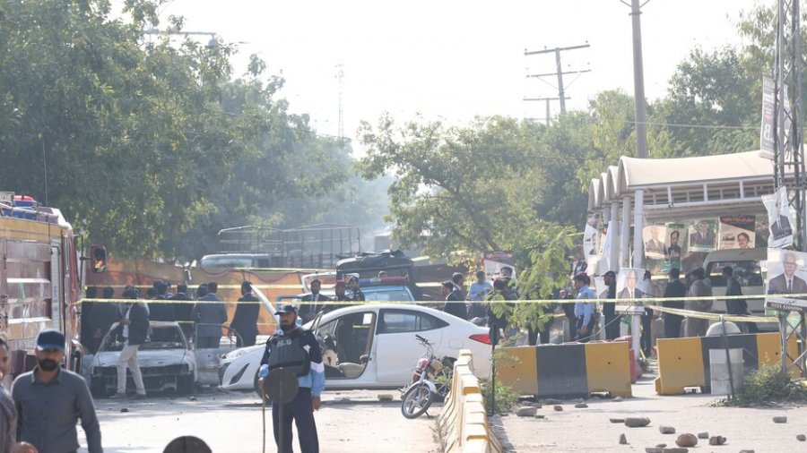 7 të vrarë në dy shpërthime buzë rrugës në Pakistanin Veriperëndimor