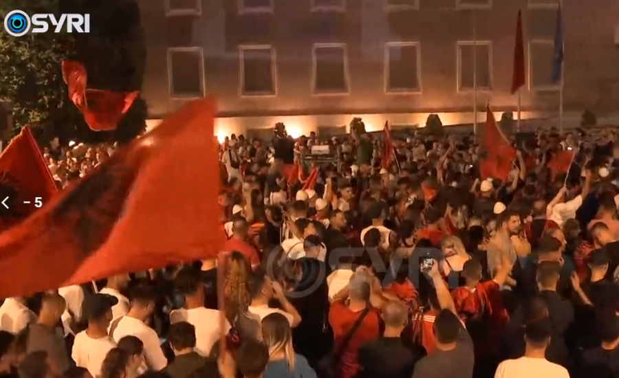 SYRI TV  Protesta në Tiranë jehonë në mediat botërore  DW  Protesta masive kërkon dorëheqjen e Ramës