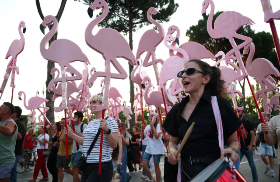 nuk-protestohet-kunder-trump-new-york-times-revolta-e-flamingove-po-sfidon-qeverine-e-rames