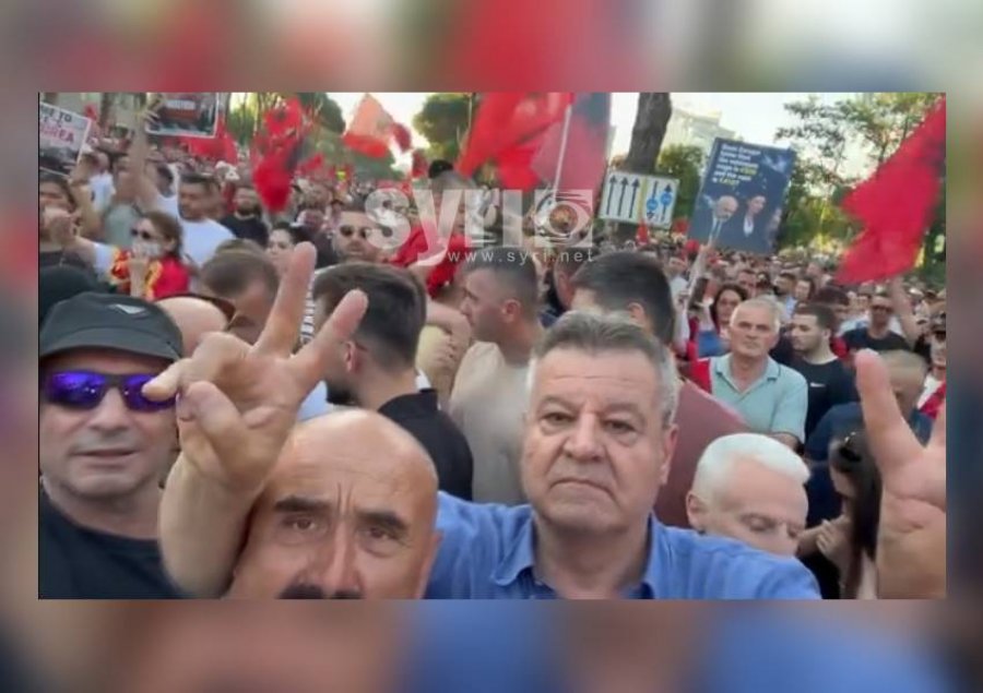 Ish presidenti i Partizanit  Albert Xhani  në mbështetje të protestës kundër Ramës  Poshtë narkoregjimi