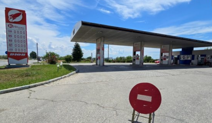 Sulmet ukrainase ndaj rafinerive në rusi, shkakton mungesë të karburantit