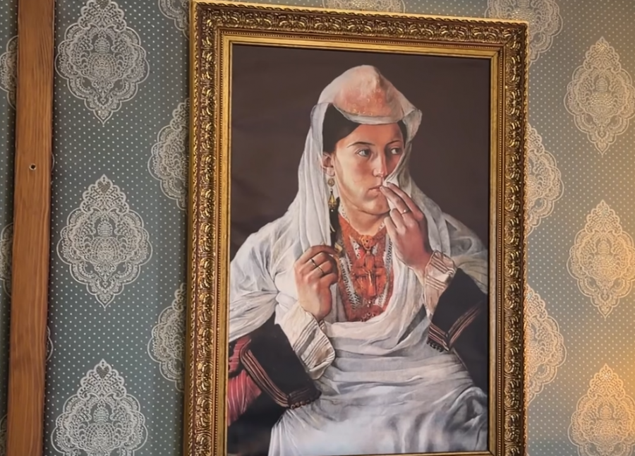 Kostumet  kujtesa dhe historia korçare bashkohen në galerinë  Etno Art 