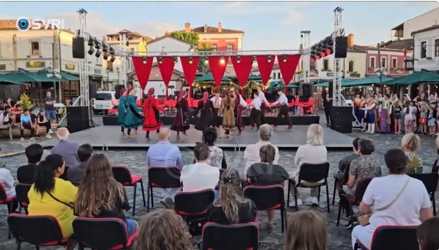 syri-tv-korca-zemra-e-folklorit-ballkanik-valle-e-tradita-ne-pazarin-e-vjeter