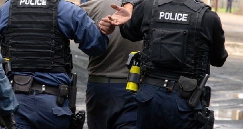 Pejë: Kanosi me vrasje 4 policë, përfundon në pranga i dyshuari
