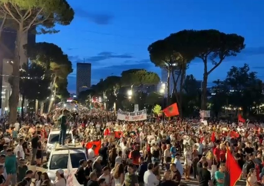 Protesta e 23/ Nis marshimi-protestë, qytetarët kërkojnë largimin e Edi Ramës