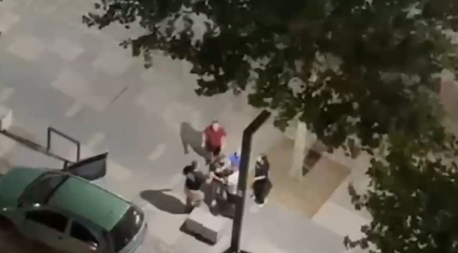 Konfliktohen disa persona në bulevardin  Ismail Qemali  në Vlorë  ndërhyn policia