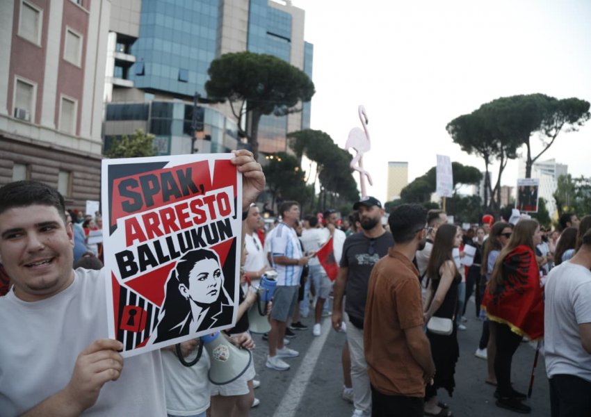 Diaspora paralajmëron protestë më 4 korrik në Tiranë