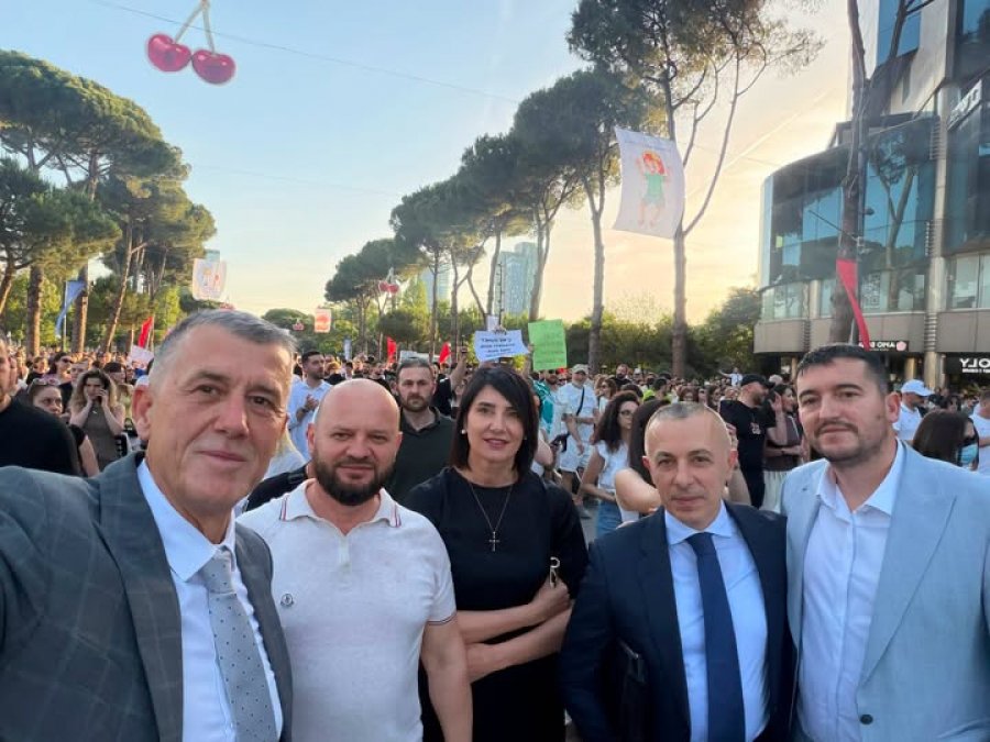 Bardeli: Kryeministri gjuhë fyese ndaj shqiptarëve që protestojnë, koha e tij ka mbaruar