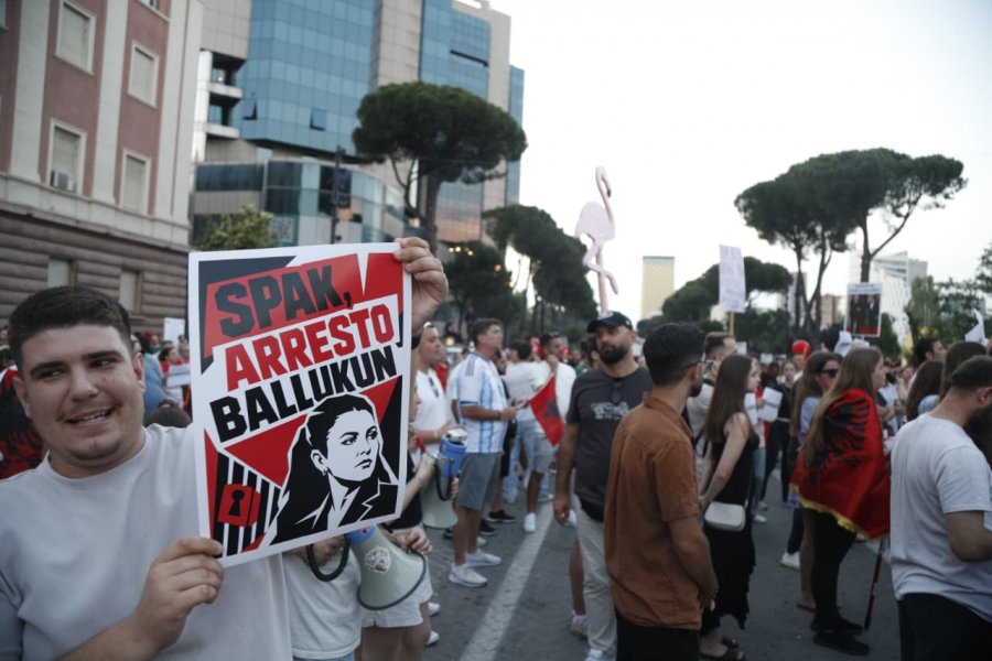 Diaspora paralajmëron protestë më 4 korrik në Tiranë