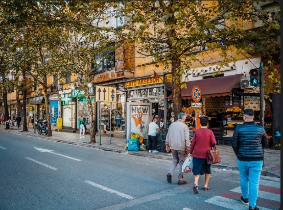 Një rrogë nuk mjafton, shpenzimet e një individi shqiptar sa 112% e pagës, e dyta më e lartë në Europë