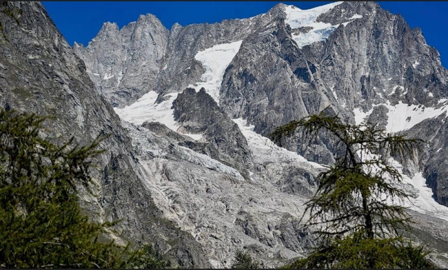 Akullnaja alpine shkrihet më shpejt ndërsa vala e dytë e të nxehtit godet Francën