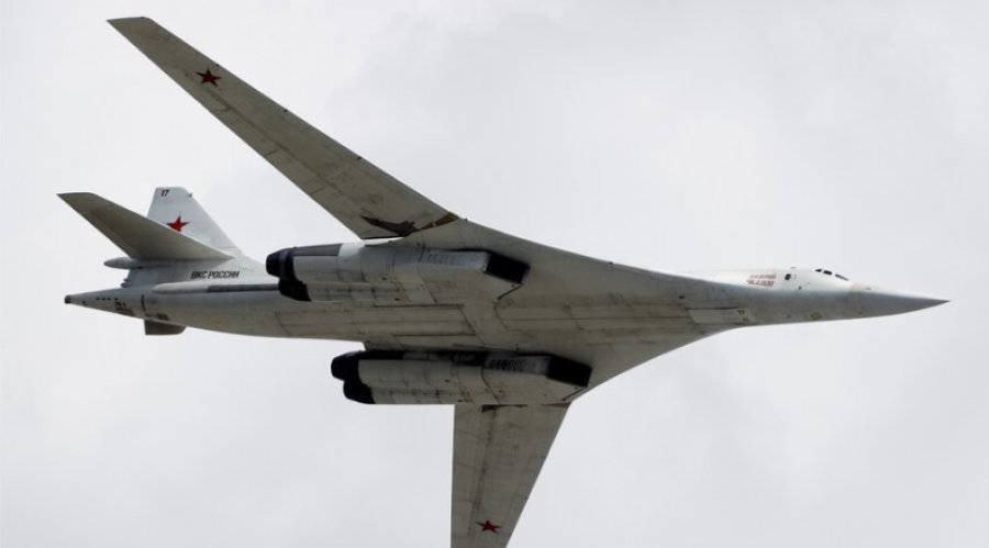 Bombarduesit rusë Tu-160 patrullojnë mbi Detin e Barentsit dhe Detin e Norvegjisë