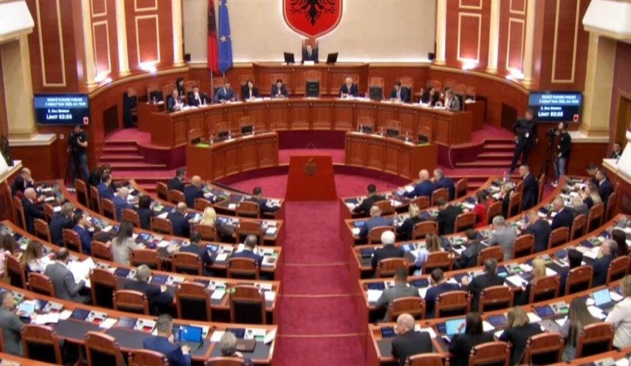 dokumenti-pd-te-mblidhet-seanca-dhe-te-zhvillojme-mocion-me-debat-per-kerkesat-e-protestuesve-dhe-raportin-e-pe