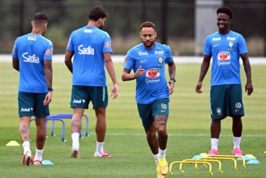 Neymar pritet të rikthehet në Botëror ndaj Skocisë