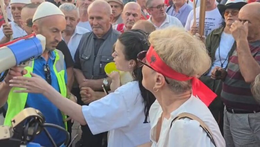 prej-jush-po-bie-protesta-kush-je-ti-qe-na-drejton-qytetarja-i-kerkon-llogari-arben-koles