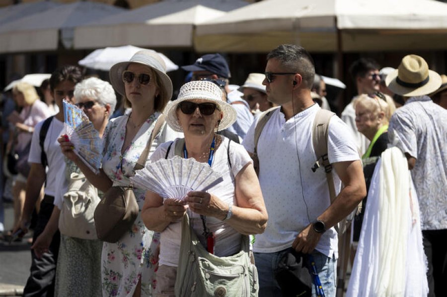 Italia përfshihet nga vala e të nxehtit: 61-vjeçari vdes ndërsa punonte në vreshta