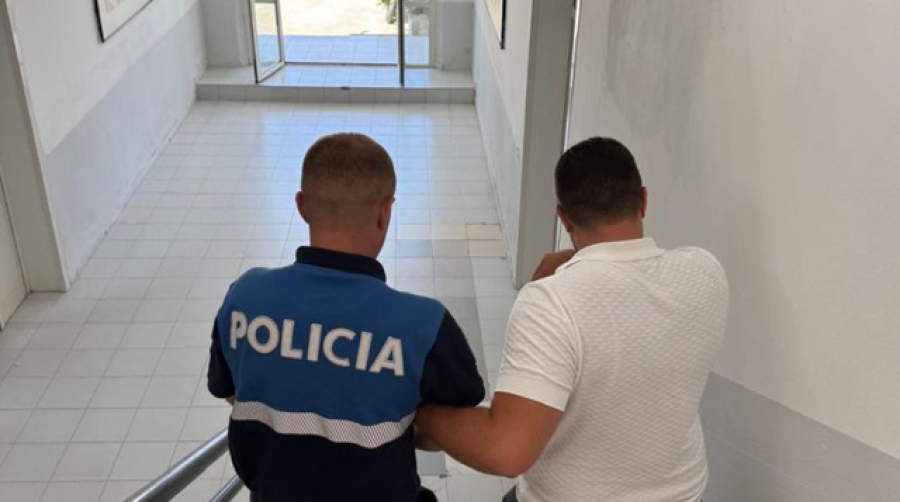 polici-i-burgut-te-durresit-kapet-duke-i-dhene-kokaine-te-burgosurit