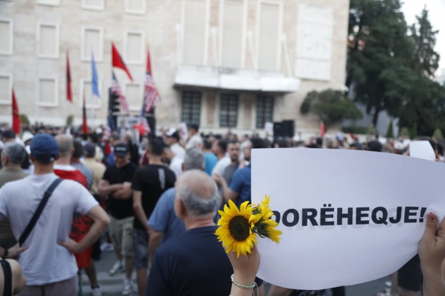 LIVE  Dita e 26 të e protestës qytetare  kërkohet dorëheqja e Edi Ramës