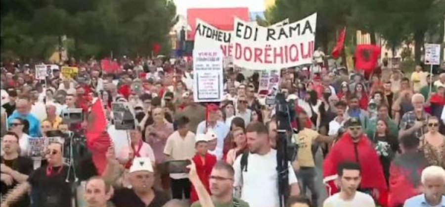 Rama refuzon t’u përgjigjet kërkesave të protestuesve, rrëzon kërkesën për mocion me debat