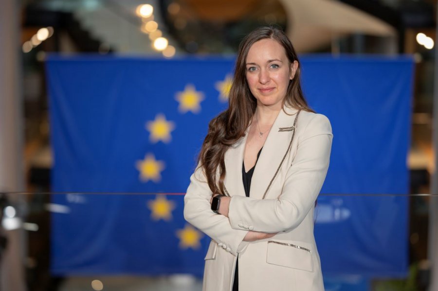 Eurodeputetja italiane: Do shkojmë në Shqipëri të ndjekim protestat