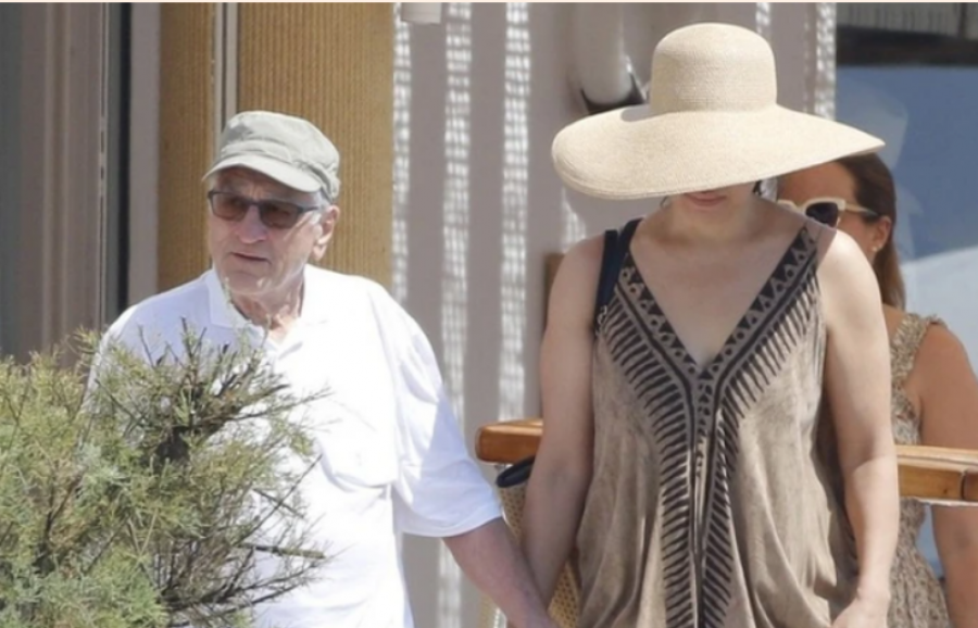 Robert De Niro shijon pushimet në Mesdhe me partneren 31 vite më të re