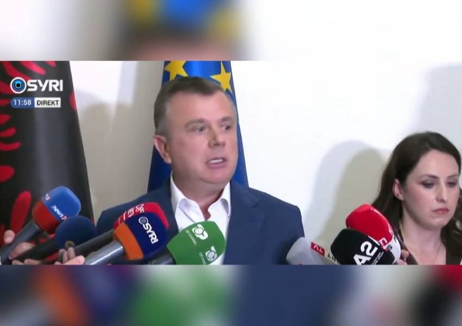 Balla në panik, predikon patriotizëm, por nuk mban mend as sa vite shtet ka Shqipëria...